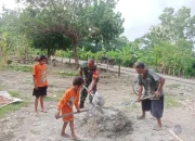 Babinsa Koramil Biudukfoho Bantu Bangun Rumah Warga Desa Naiusu