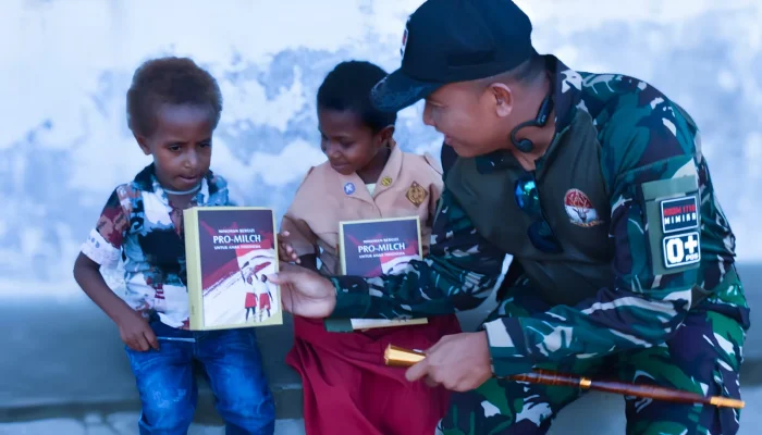 TNI Hadir untuk Anak Negeri, Bagikan Susu demi Gizi Sehat