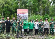 Menyatu dengan Alam, Satgas TMMD Tanam Pohon di Kampung Pigapu