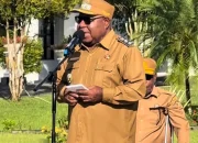 Emanuel Kemong Wakil Bupati Mimika Tegaskan Dalam Apel ASN Harus Disiplin