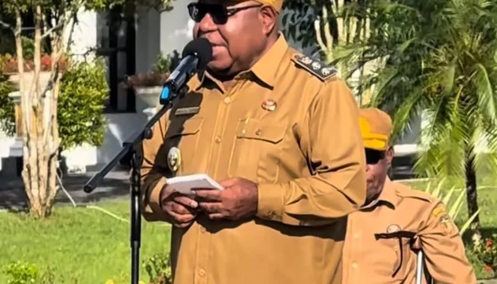 Emanuel Kemong Wakil Bupati Mimika Tegaskan Dalam Apel ASN Harus Disiplin