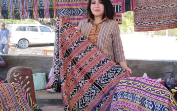 Lidwina Lay Kunjungi Penenun Fatuketi: Lindungi Lidak, Rawat Warisan Leluhur