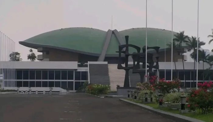 DPR RI Pangkas Tunjangan: Politik, Rakyat, dan Sebuah Cermin Pengorbanan