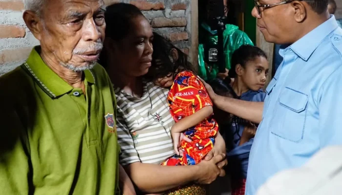 Gubernur NTT Melki Laka Lena Sambangi Rumah Duka Korban Banjir Bandang Mauponggo
