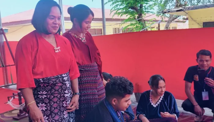 Piche Kota: Dari Atambua untuk Ende Lio, Merajut Persaudaraan Lewat Tenun Ikat