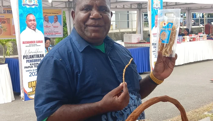 Dari Lapak ke Harapan: Sentuhan Samuel Yogi Bakar Semangat UMKM Mimika